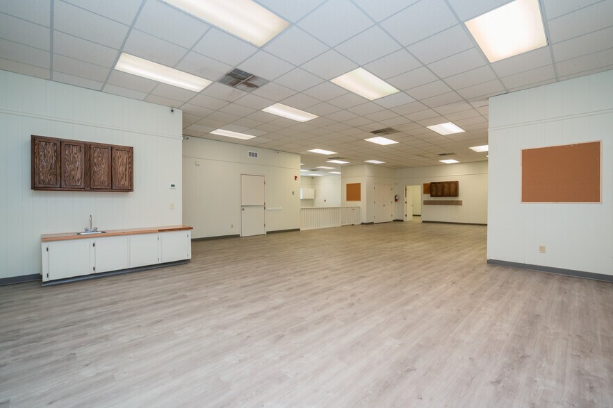 More Photos Of 1809 Alpine Rd, Longview Office For Sale