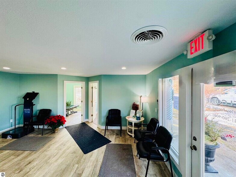 More Photos Of 125 Ames St, Elk Rapids Office For Lease