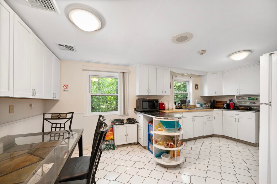 More Photos Of 15 Thomas St, North Providence Freestanding For Sale