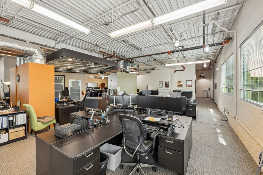 More Photos Of 2300 Charlotte Ave, Nashville Office For Sale