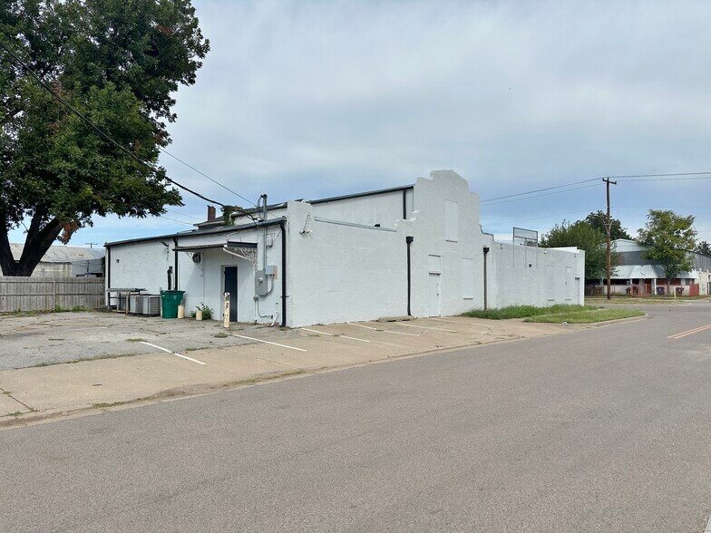 More Photos Of 1600 Linwood Blvd, Oklahoma City Office For Lease