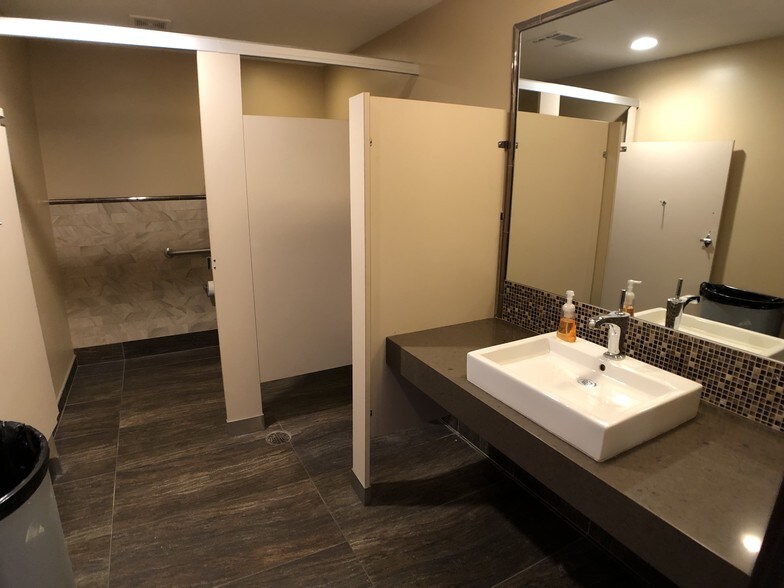 More Photos Of 1940 E Thunderbird Rd, Phoenix Medical For Lease