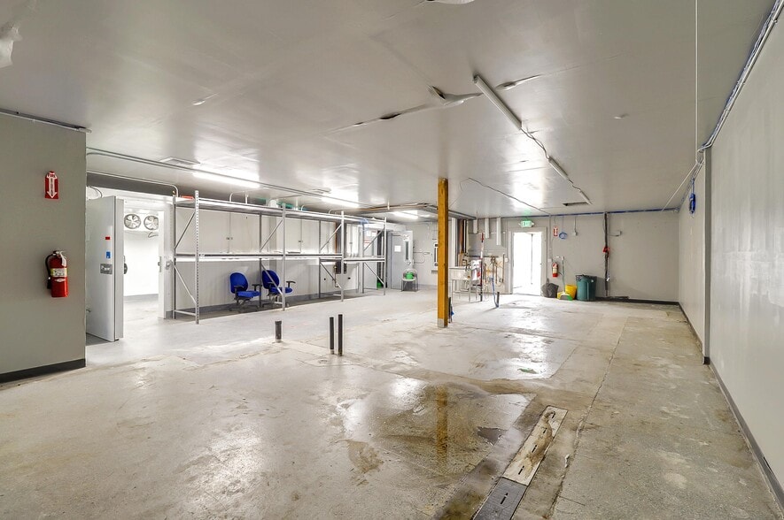 More Photos Of 1025 44th Ave, Oakland Warehouse For Sale