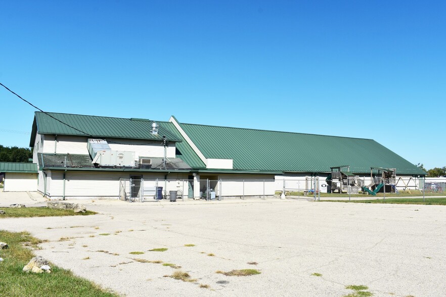 More Photos Of 1901 Beloit Ave, Janesville Bar For Sale
