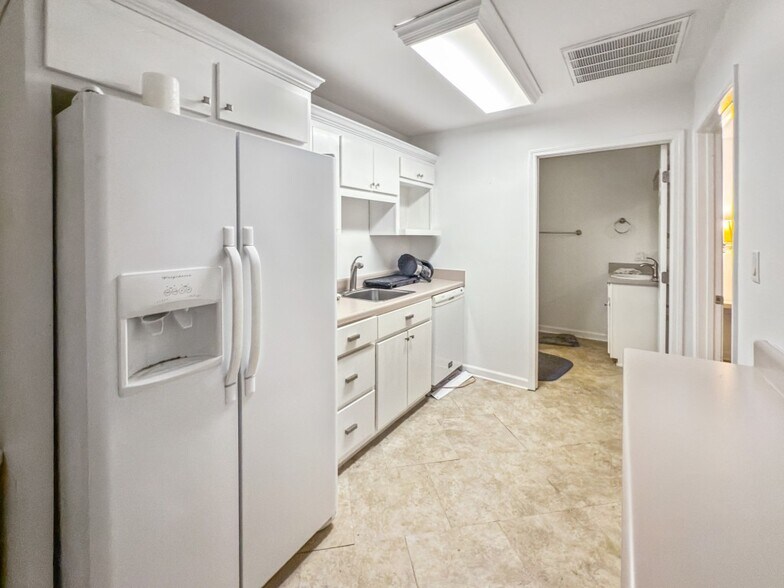 More Photos Of 605 N County Road 393, Santa Rosa Beach Light Manufacturing For Lease