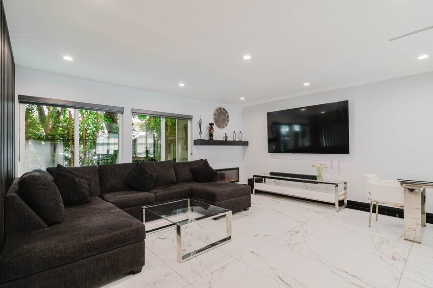 More Photos Of 4405 Ventura Canyon Ave, Sherman Oaks Apartments For Sale