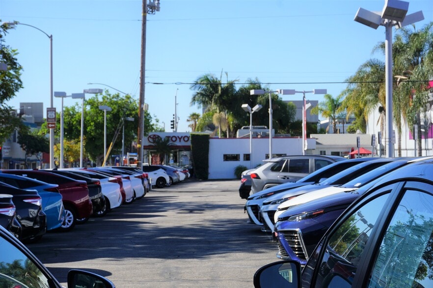 More Photos Of 825 Santa Monica Blvd, Santa Monica Land For Lease