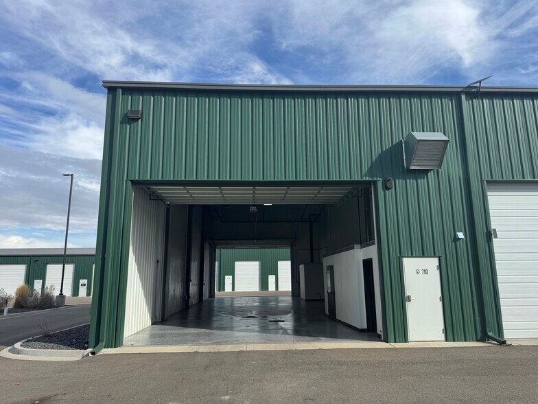 More Photos Of 360 Rancho Dr, Windsor Self Storage For Sale