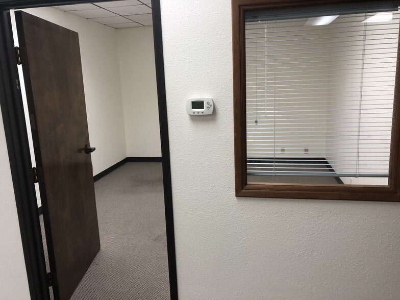 More Photos Of 1140-1144 Willagillespie Rd, Eugene Office For Sale