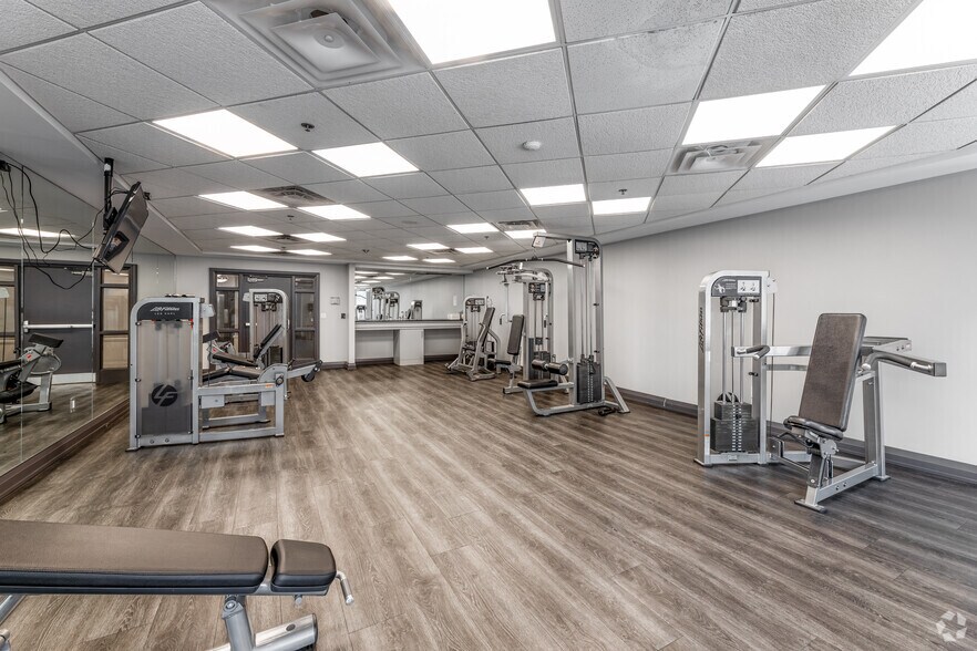 More Photos Of 925 Bay St, Toronto Apartments For Lease