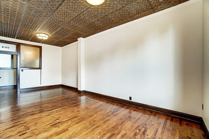 More Photos Of 9-11 N 3rd St, Newark Office For Lease