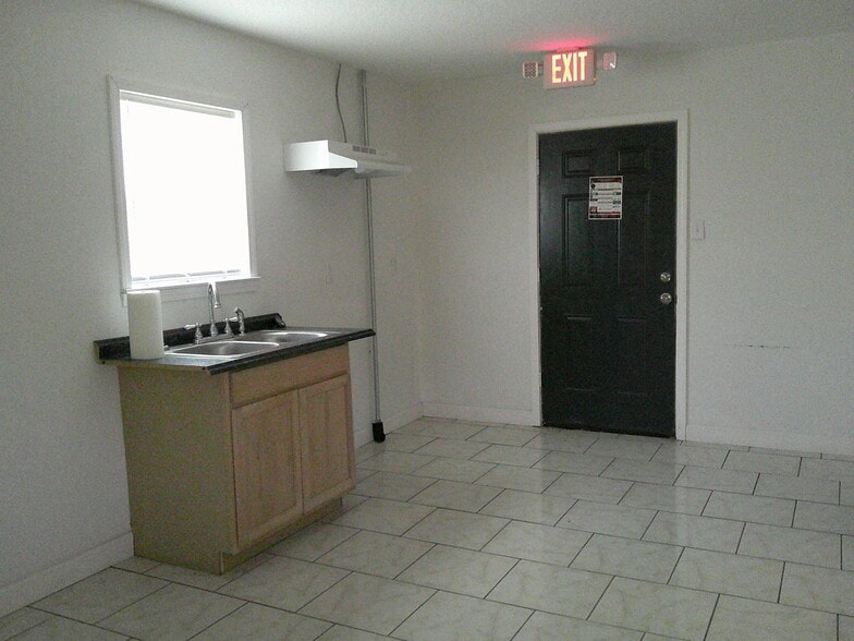 More Photos Of 970 McDonald St, Waycross Flex For Sale