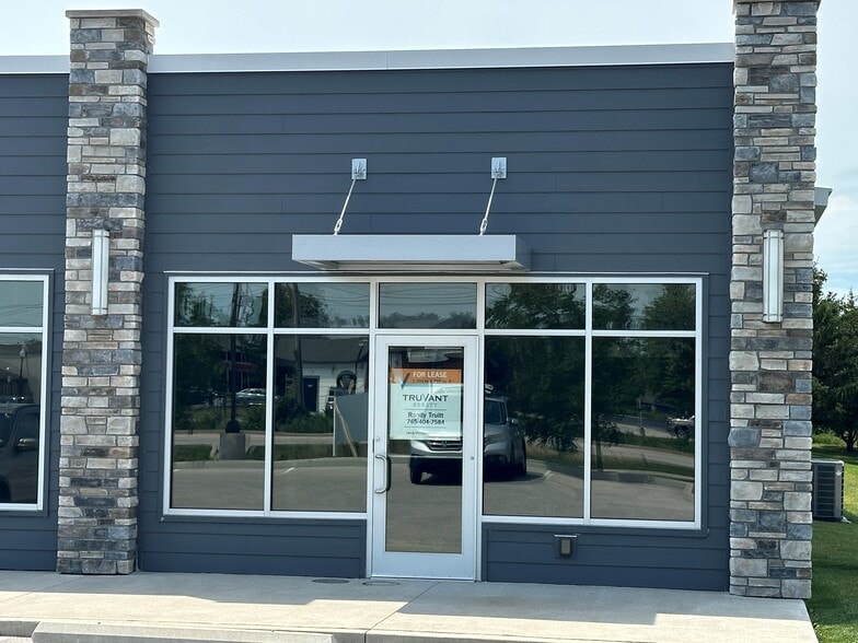 More Photos Of 1909 Veterans Memorial Parkway S, Lafayette Storefront Retail Office For Lease