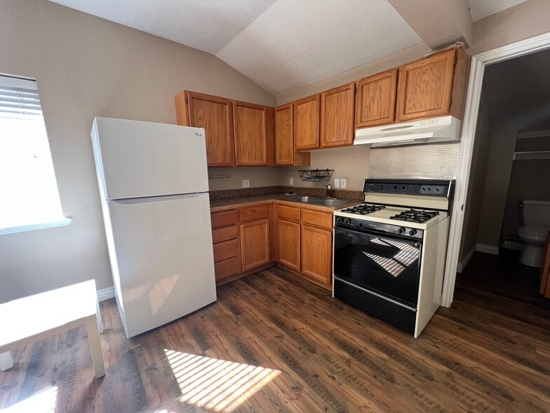 More Photos Of 954 E 100 N, Payson Distribution For Sale