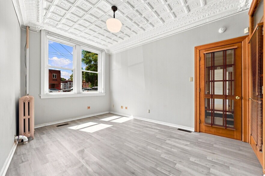 More Photos Of 44 Main St, Kingston Office For Lease