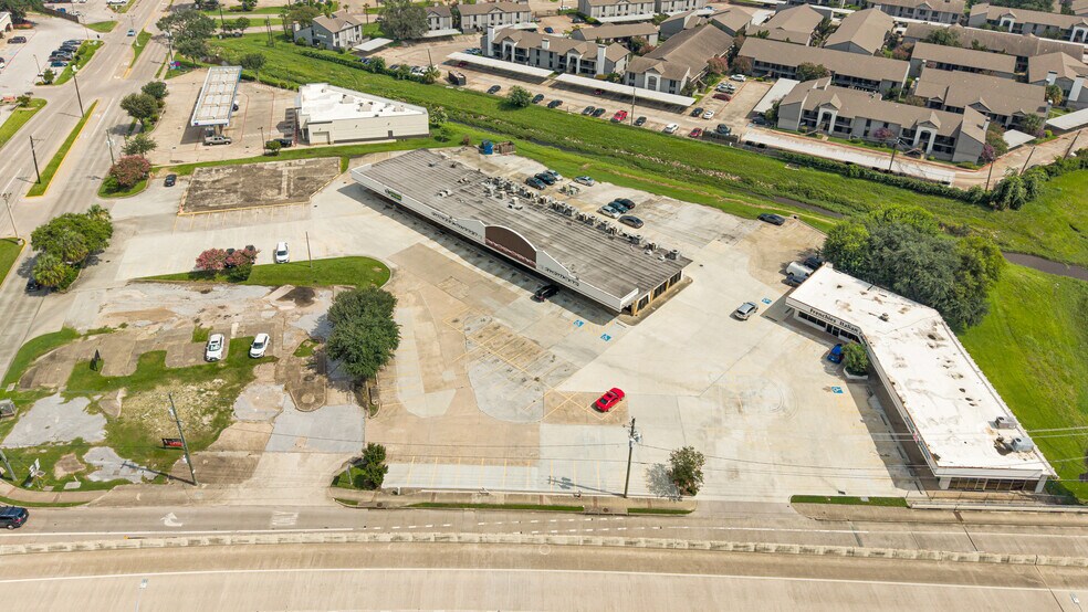 More Photos Of 1009 NASA Road 1, Webster Storefront Retail Office For Lease
