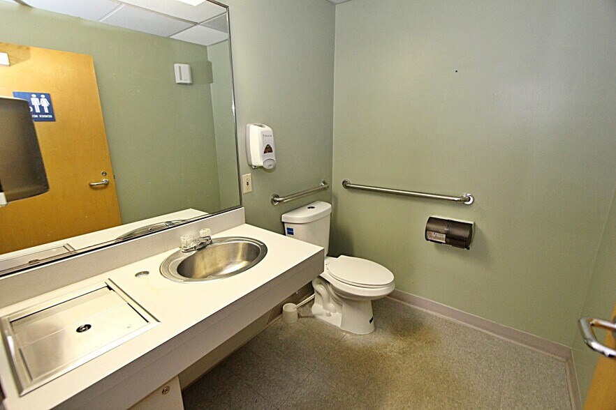 More Photos Of 131 Orchard Park Rd, West Seneca Office For Sale