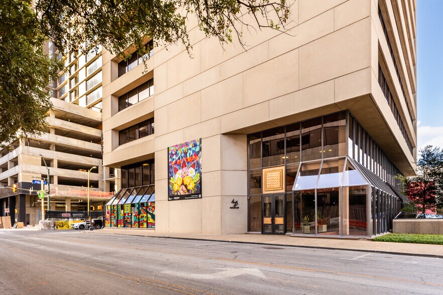 More Photos Of 425 Soledad St, San Antonio Loft Creative Space For Lease