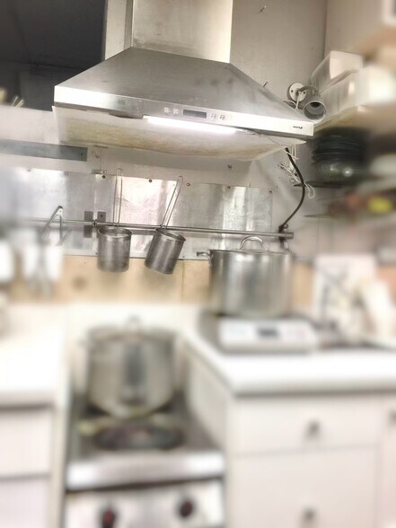 More Photos Of 4611 Kingsway, Burnaby General Retail For Lease