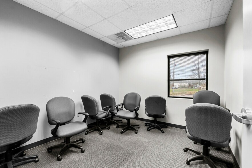 More Photos Of 7200 Highway 150, Greenville Office For Sale