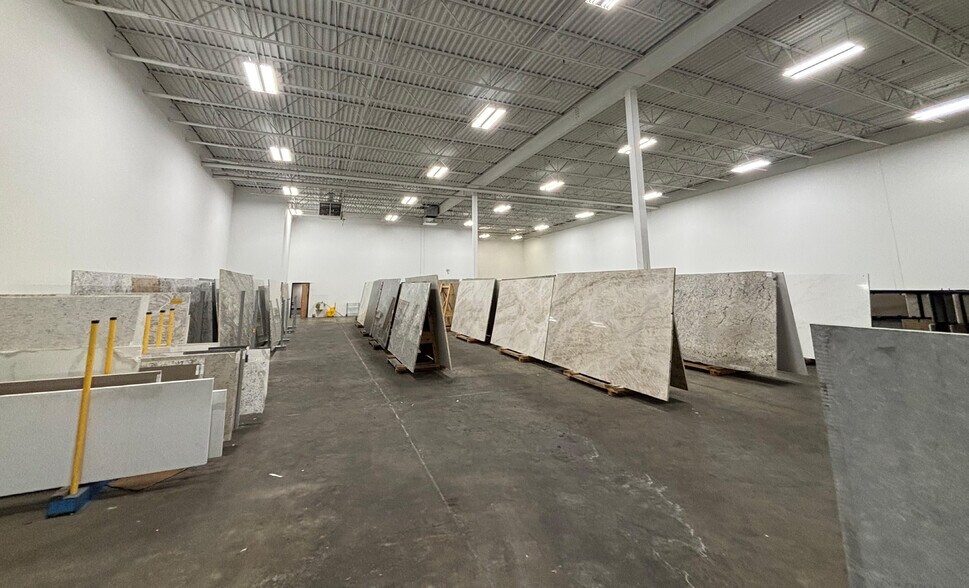 More Photos Of 6801 Shingle Creek Pky, Brooklyn Center Light Manufacturing For Lease
