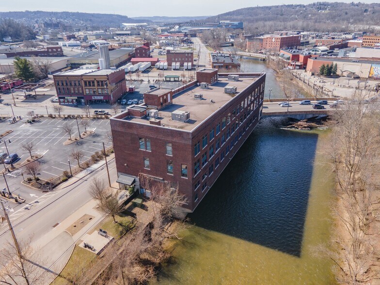 More Photos Of 253 E Washington St, New Castle Office For Lease