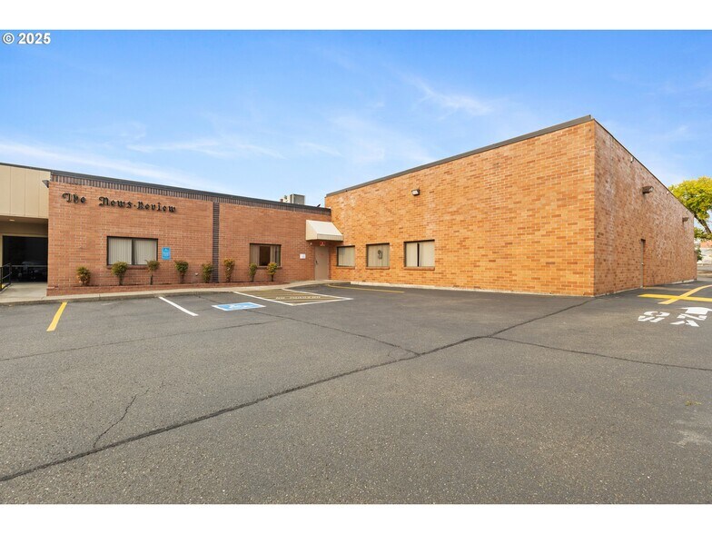 More Photos Of 345 NE Winchester St, Roseburg Light Manufacturing For Lease