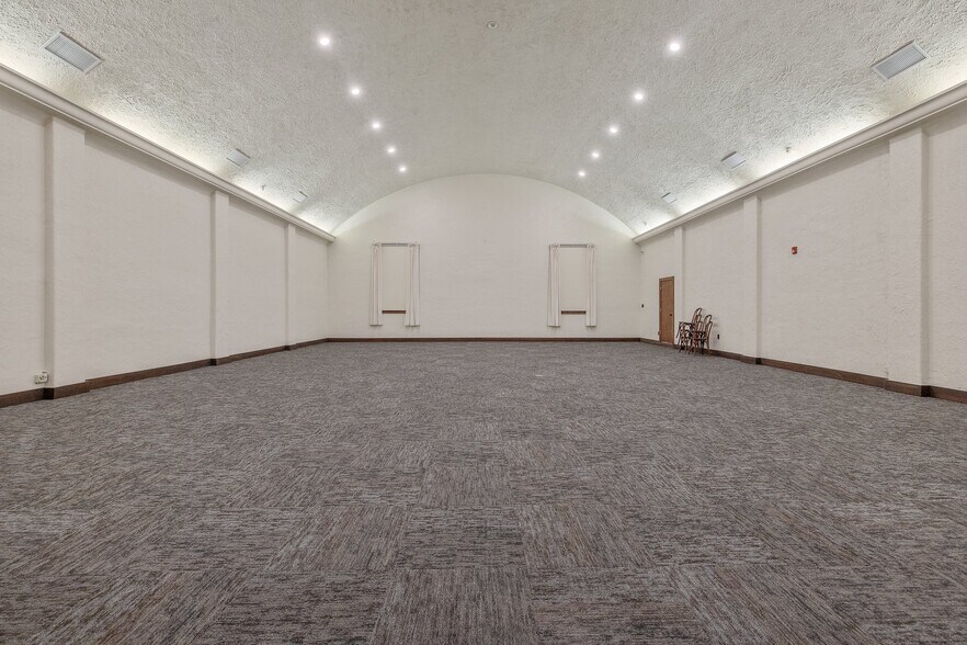 More Photos Of 128 S E St, Exeter Storefront For Sale