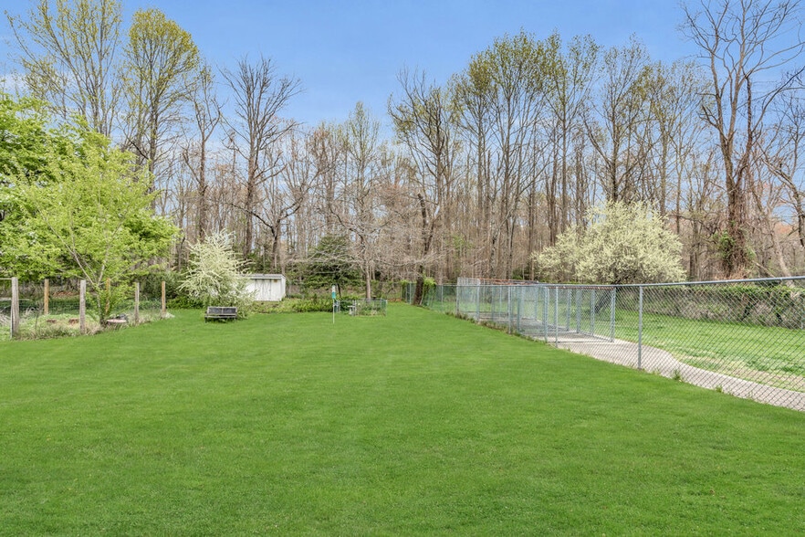 More Photos Of 261 Rt 34, Colts Neck Veterinarian Kennel For Sale