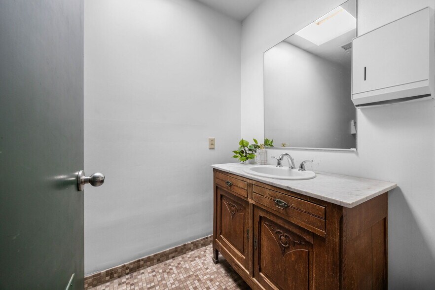 More Photos Of 630-640 S Glassell St, Orange Office For Sale