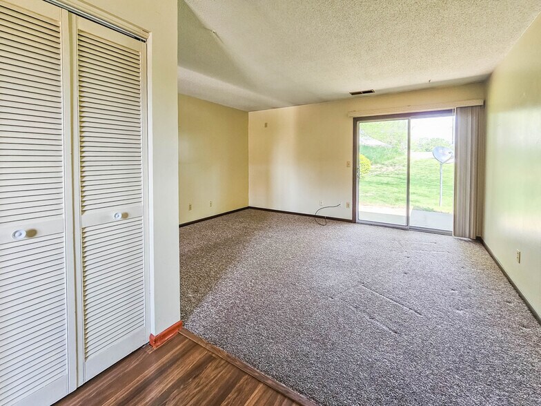 More Photos Of 210 Sivers Rd, Glenwood Apartments For Sale