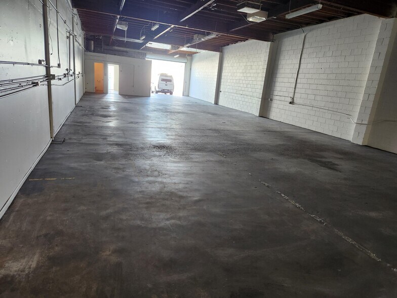 More Photos Of 15225-15237 Nubia St, Baldwin Park Warehouse For Lease