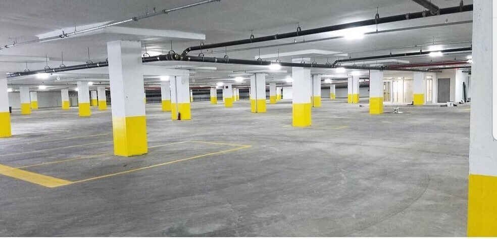 More Photos Of 2590 Hylan Blvd, Staten Island General Retail For Lease