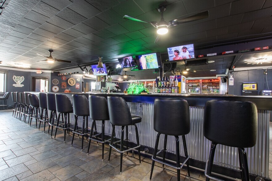More Photos Of 740 Washington St, Wausau Bar For Sale