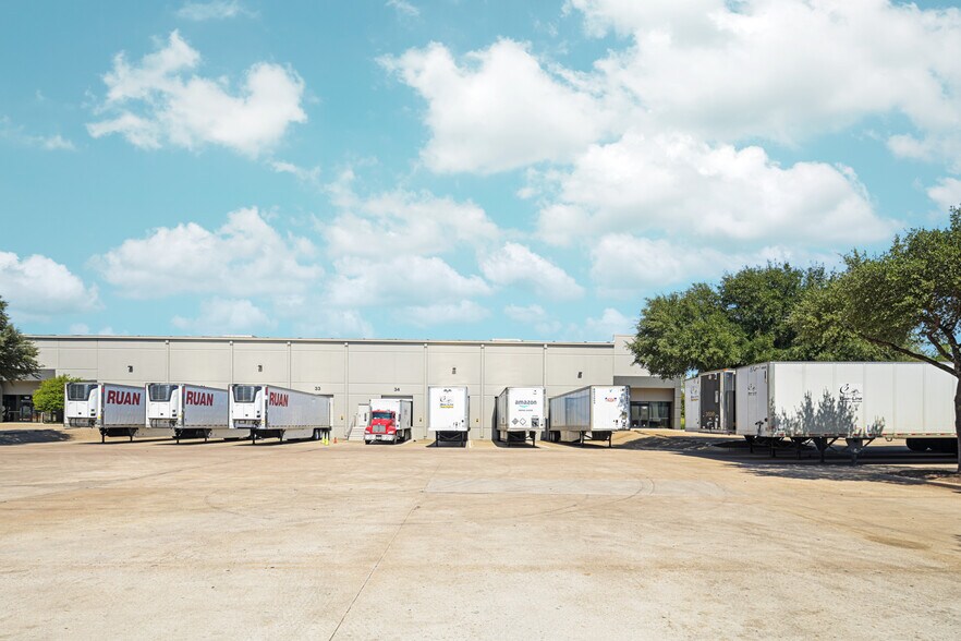 More Photos Of 845 Interchange Blvd, Austin Distribution For Lease