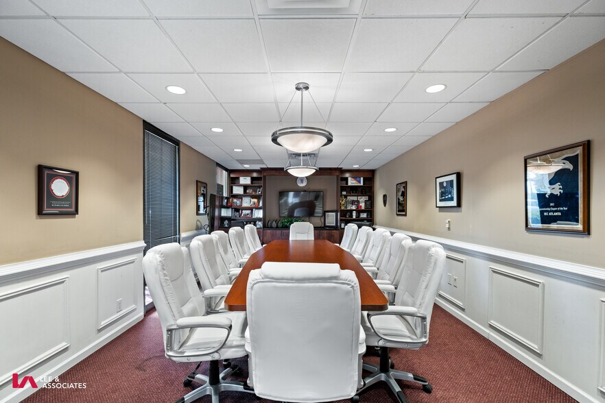 More Photos Of 4500 Winters Chapel Rd, Atlanta Office Residential For Sale