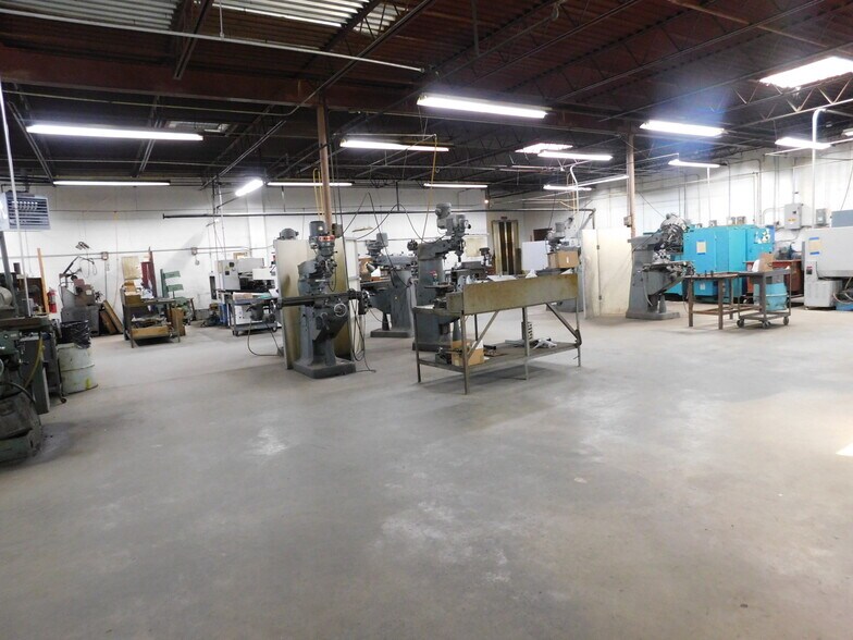 More Photos Of 115 Dairy St, Monett Industrial For Sale