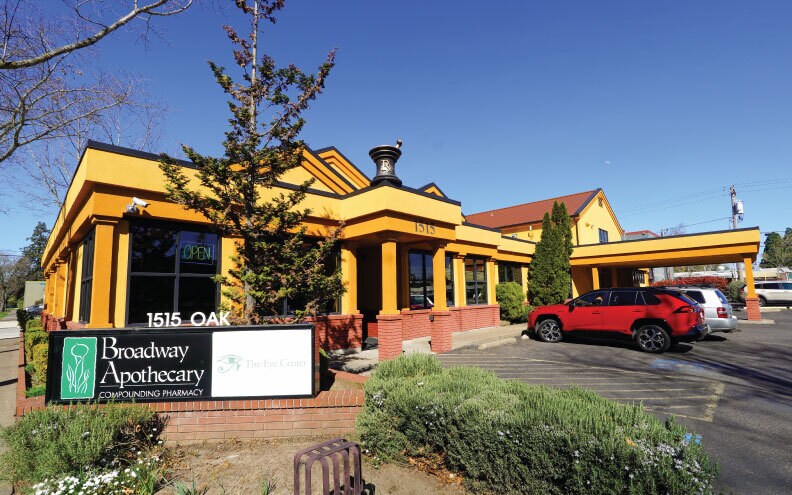 Primary Photo Of 1515 Oak St, Eugene Medical For Lease