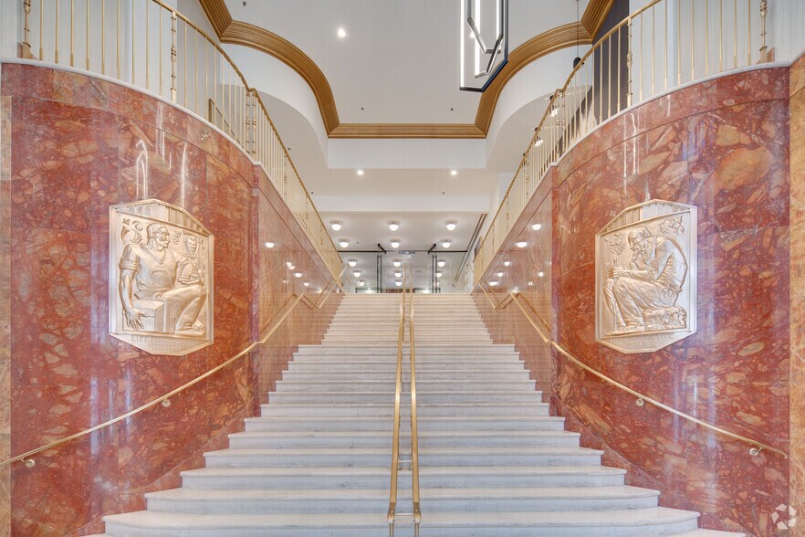 More Photos Of 182 W Lake St, Chicago Apartments For Lease