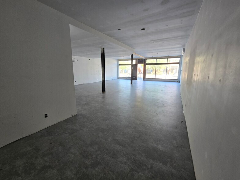 More Photos Of 2297 Main St, Buffalo Storefront Retail Residential For Lease