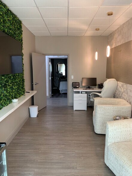 More Photos Of 2295 S Hiawassee Rd, Orlando Office For Lease