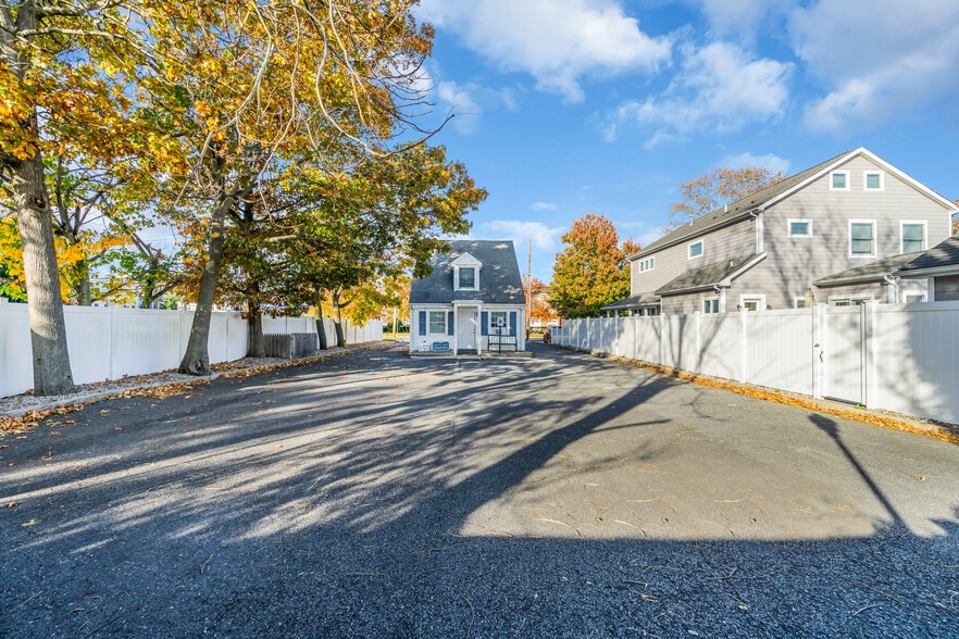 More Photos Of 613 Warren Ave, Spring Lake Office For Sale