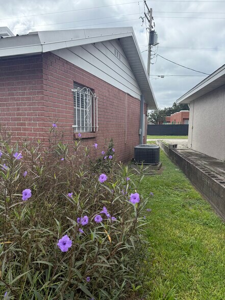 More Photos Of 1905 W Baker St, Plant City Office For Lease
