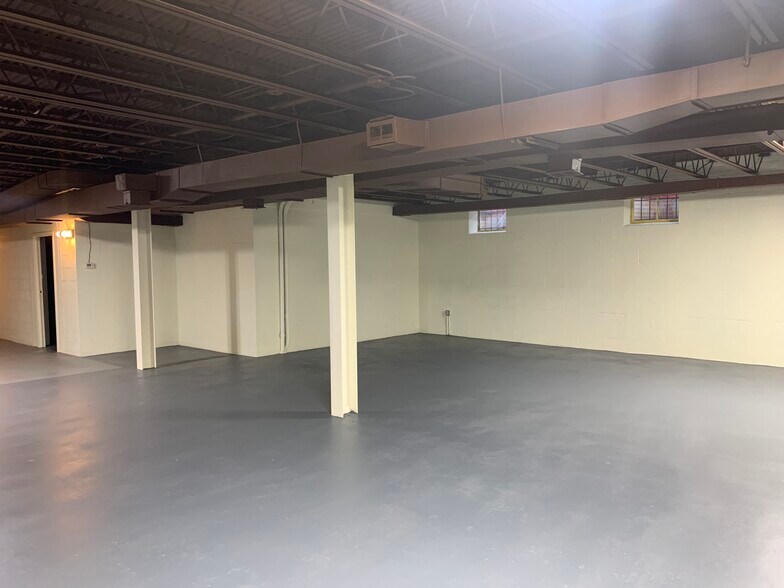 More Photos Of 5810-5814 Seminary Rd, Alexandria Freestanding For Lease