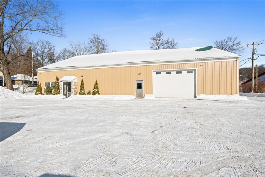 More Photos Of 210 Main St, Leicester Flex For Sale
