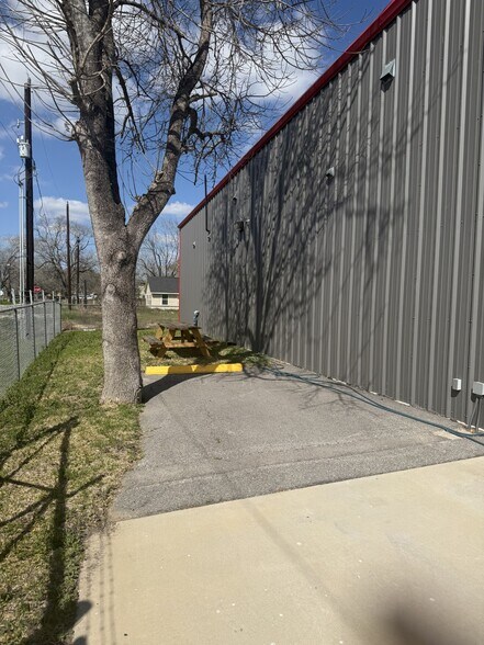 More Photos Of 14111 Elmfield St, Houston Warehouse For Sale