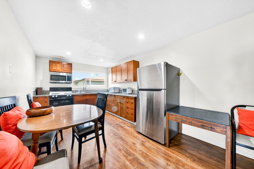 More Photos Of 15003 Larch Ave, Lawndale Apartments For Sale