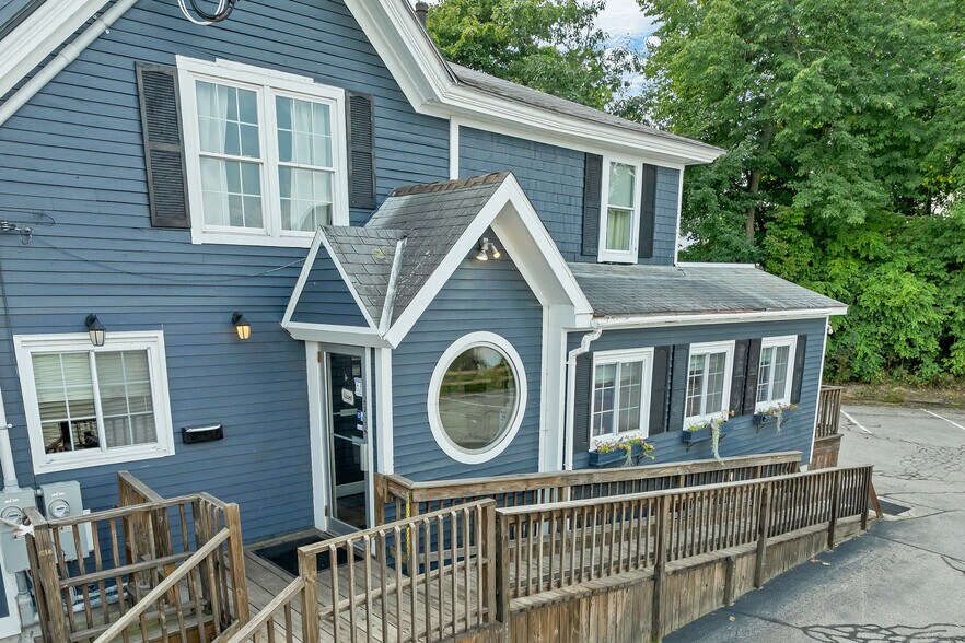 More Photos Of 40 Main St, Goffstown Restaurant For Sale