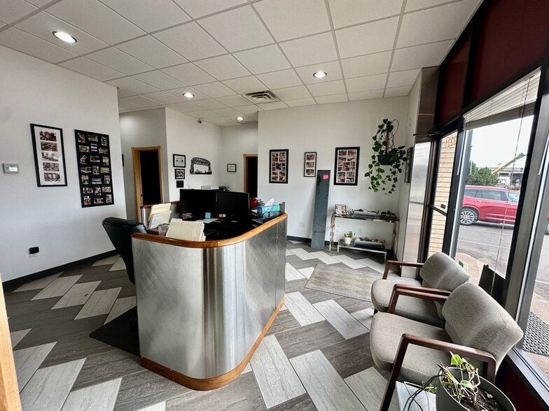 More Photos Of 2231 W Superior St, Duluth Freestanding For Lease