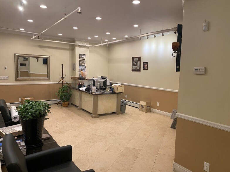 More Photos Of 600-610 S Fulton Ave, Mount Vernon Warehouse For Sale